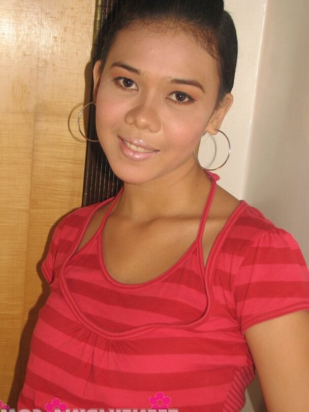 15P Filipina bebot strips off her hardon inducing body