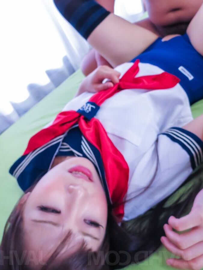 15P Yuri Sakurai leckt den Schwanz und wird durch die Uniform ohne Schritt gepumpt