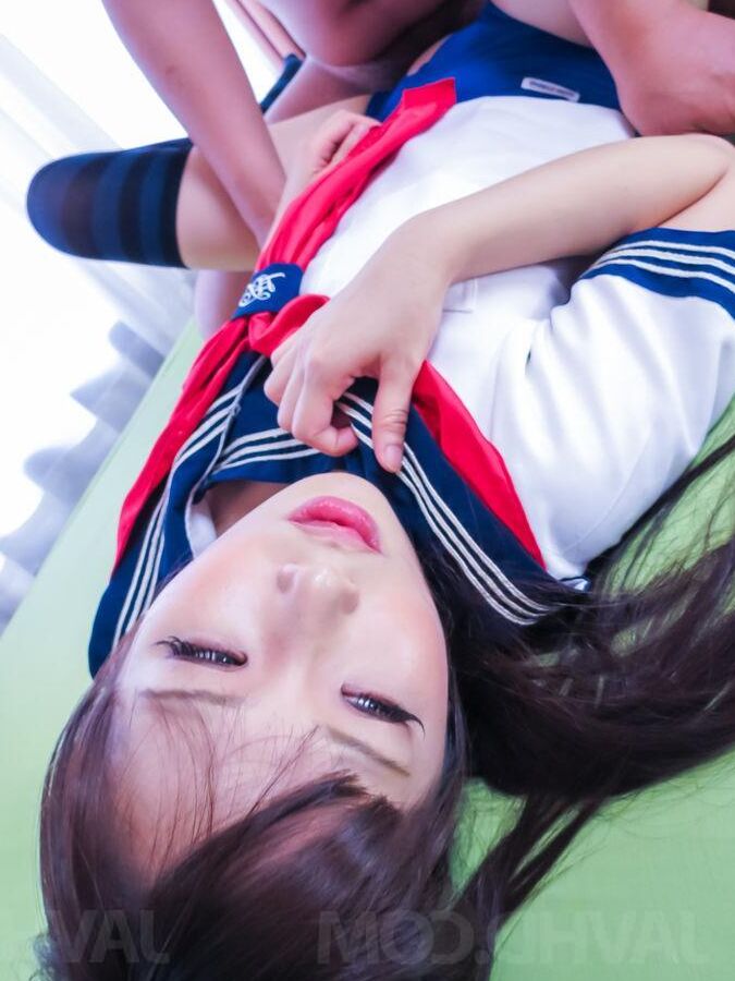 15P Yuri Sakurai leckt den Schwanz und wird durch die Uniform ohne Schritt gepumpt