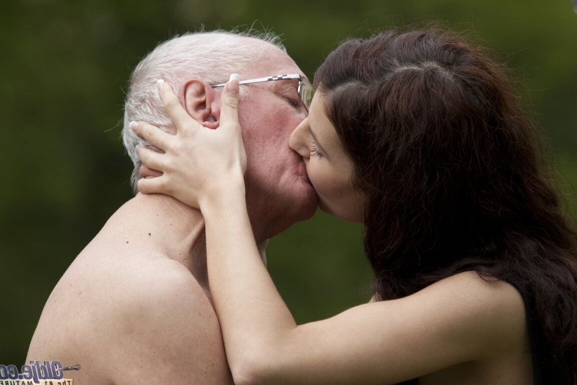 21P Adventurous teen Lilu enjoys position-69 oral sex with a very old man poolside