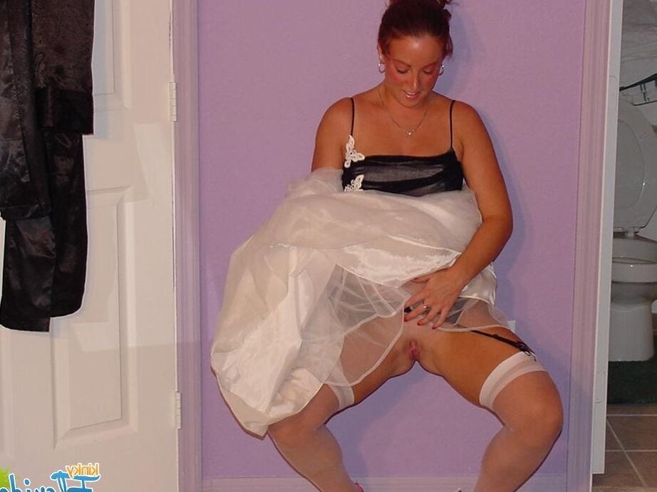 16P Kinky Florida Amateurs Teen Chynna in ihrem Ballkleid
