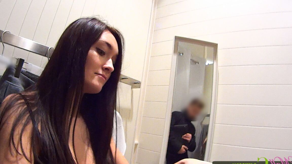 16P I played with her pussy in changing room