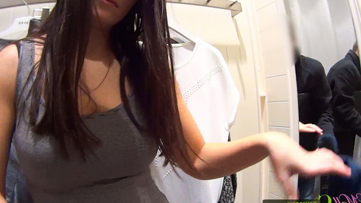 16P I played with her pussy in changing room