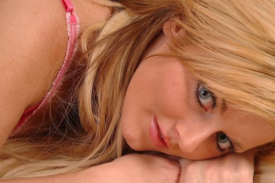21P Suburban Amateurs Sophie Dee