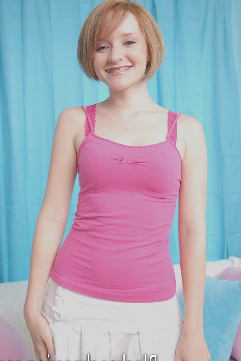 21P La adolescente Faith Daniels prueba el semen después de ser follada