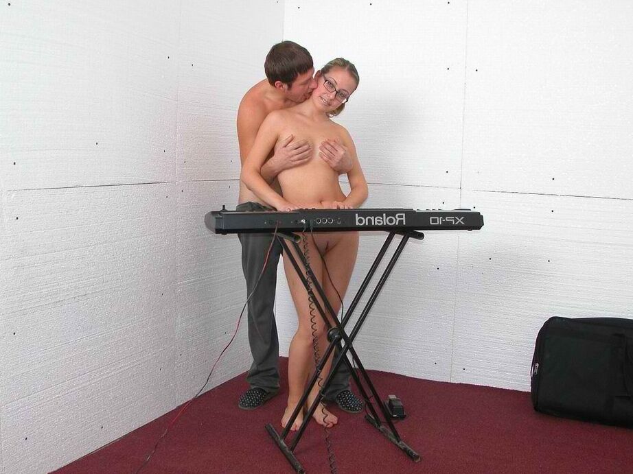 21P Geeky amateur MILF Mila has a threesome with two talented musicians