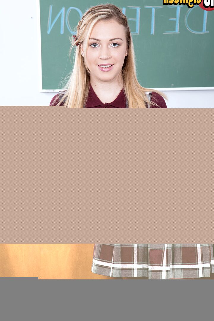 16P Das 18-jährige Schulmädchen Cali fickt ihren Lehrer im Untersuchungsraum auf seinem Schreibtisch