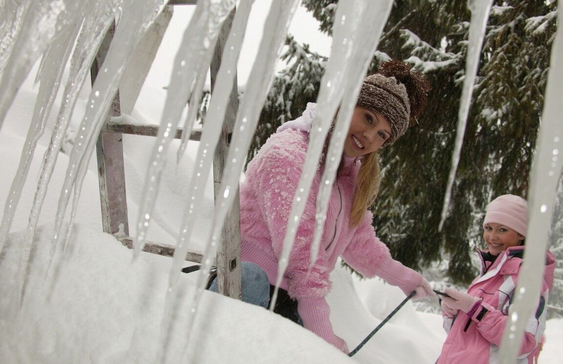 18P Sweet Zuzanna Lesbianas al aire libre en la nieve