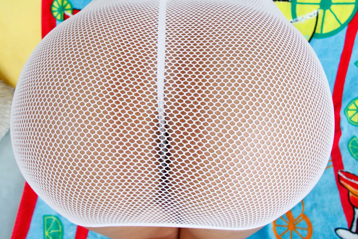 21P ホットな熟女フランチェスカ・ジェイムズが熱い足フェチシーンで熱い足コキをする