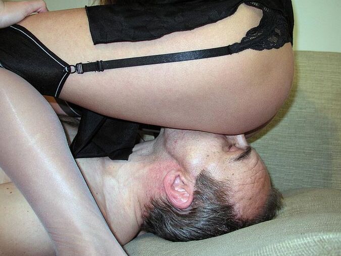 13P Abaixo do beijador de bunda de Helen