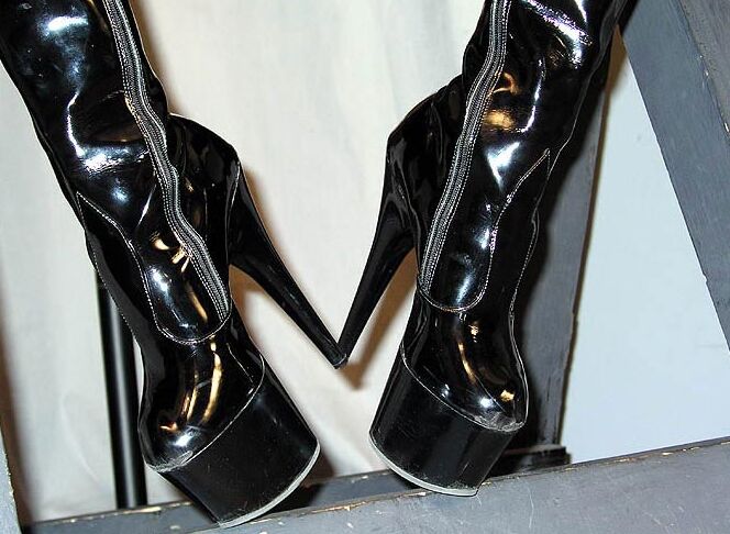 14P Foot Divas きれいなブーツボーイ