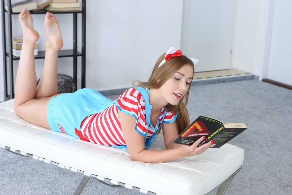 16P VRの世界に飛び込んで、彼女のおもちゃで遊ぶ素晴らしいモデルを楽しんでください