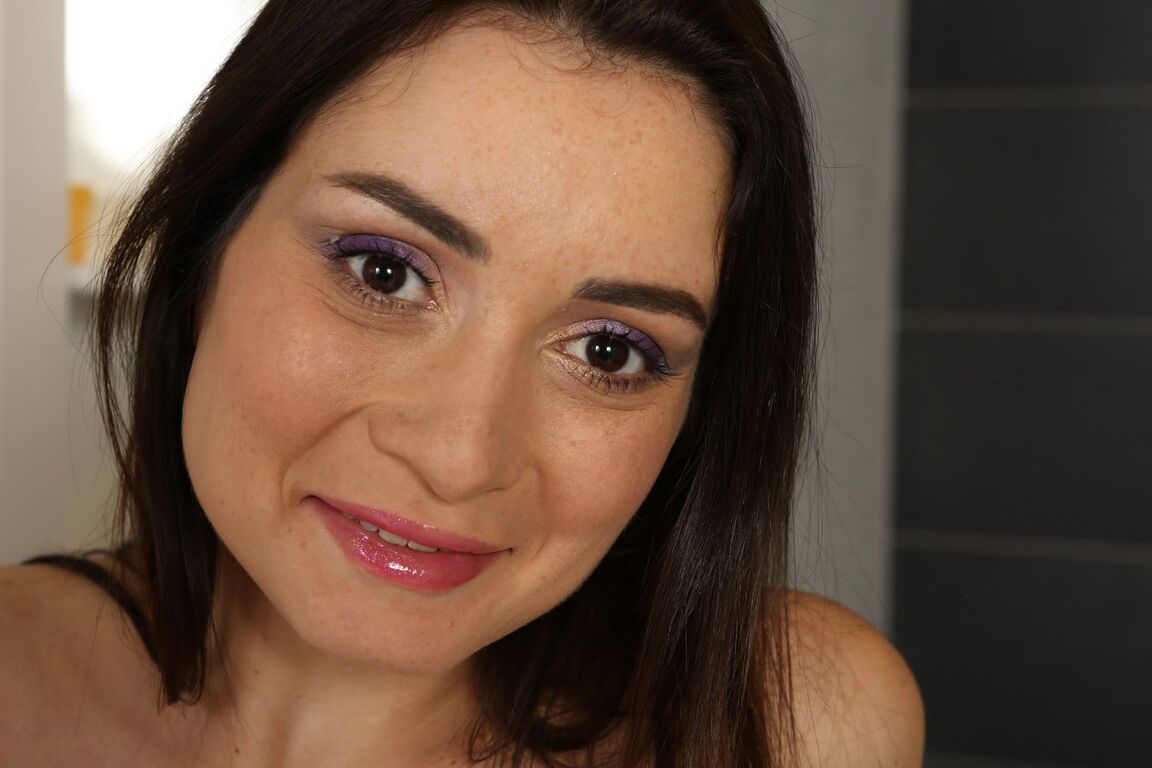 20P Doce adolescente com uma bunda incrível Valentina Bianco brinca com uma maca de buceta