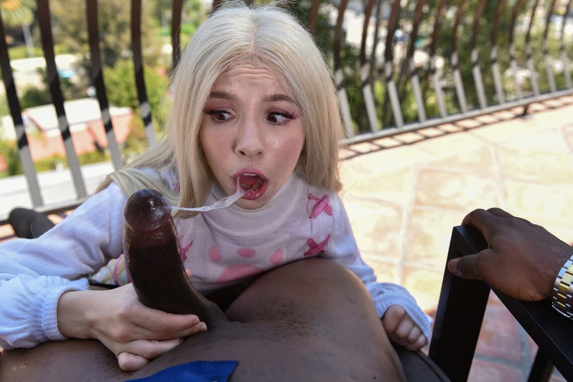 21P La flaca adolescente de pelo largo Kenzie Reeves monta una BBC por primera vez