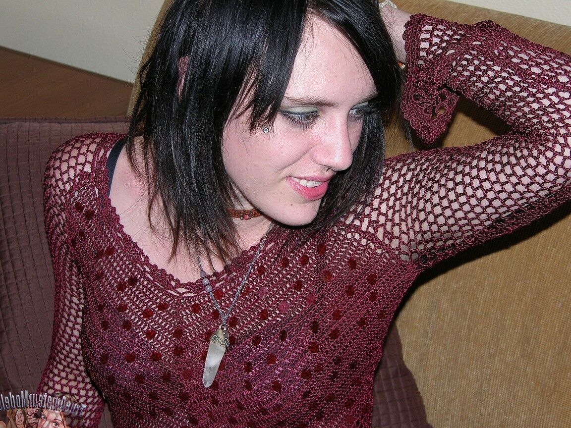 19P Gothic Emo Teen Modeling And Spreading Nude
