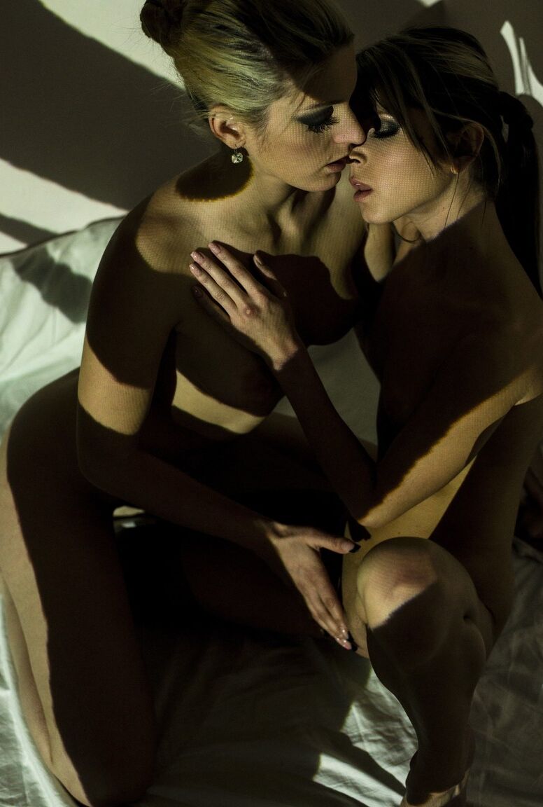 21P Viv Thomas Gina Gerson, Mira Sunset