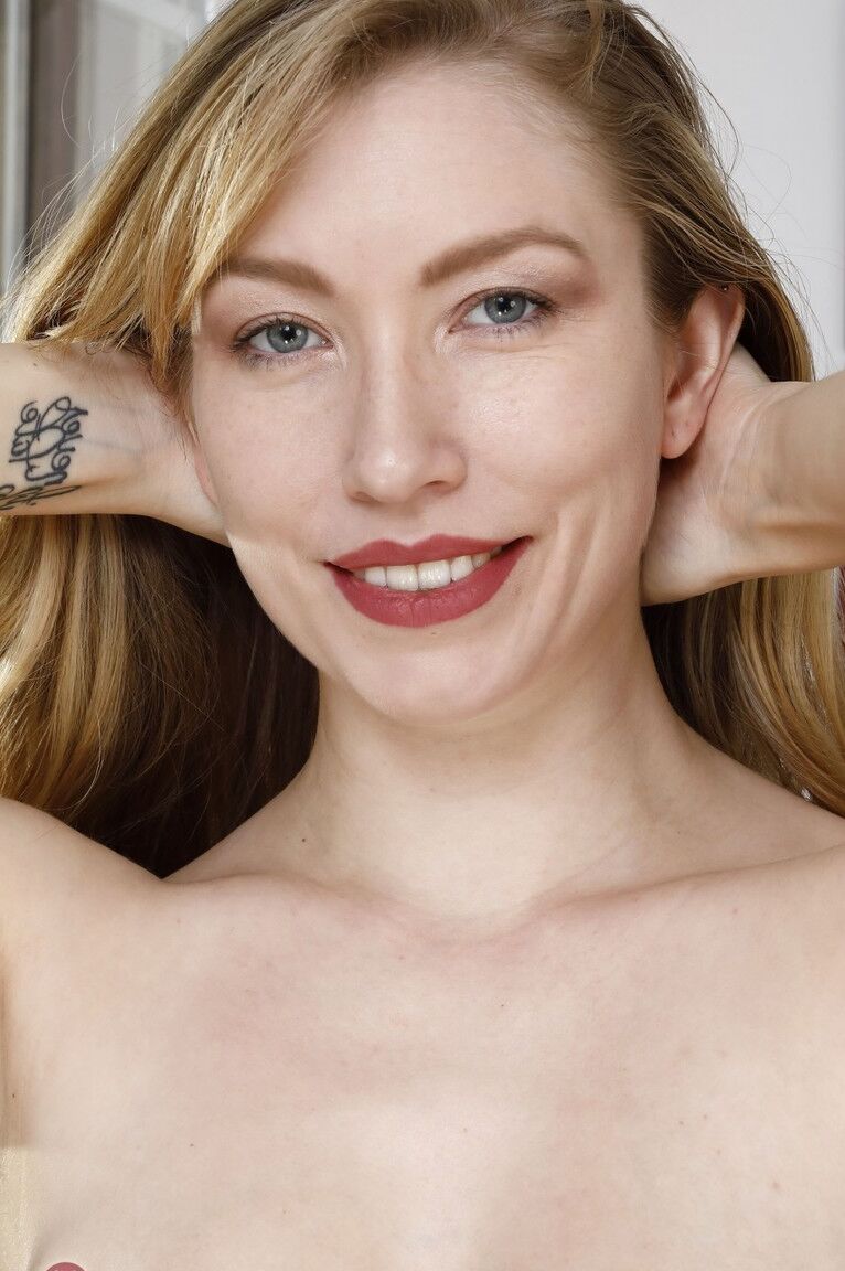21P Sexy americana amadora Verronica Kirei revela seu corpo perfeito e poses