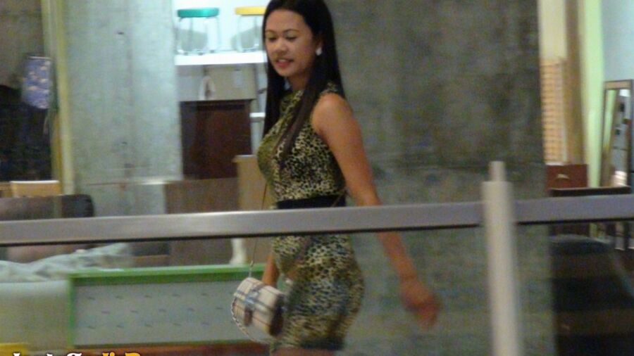 15P Une fille philippine baise un touriste sexuel qui rôde en culotte sans entrejambe