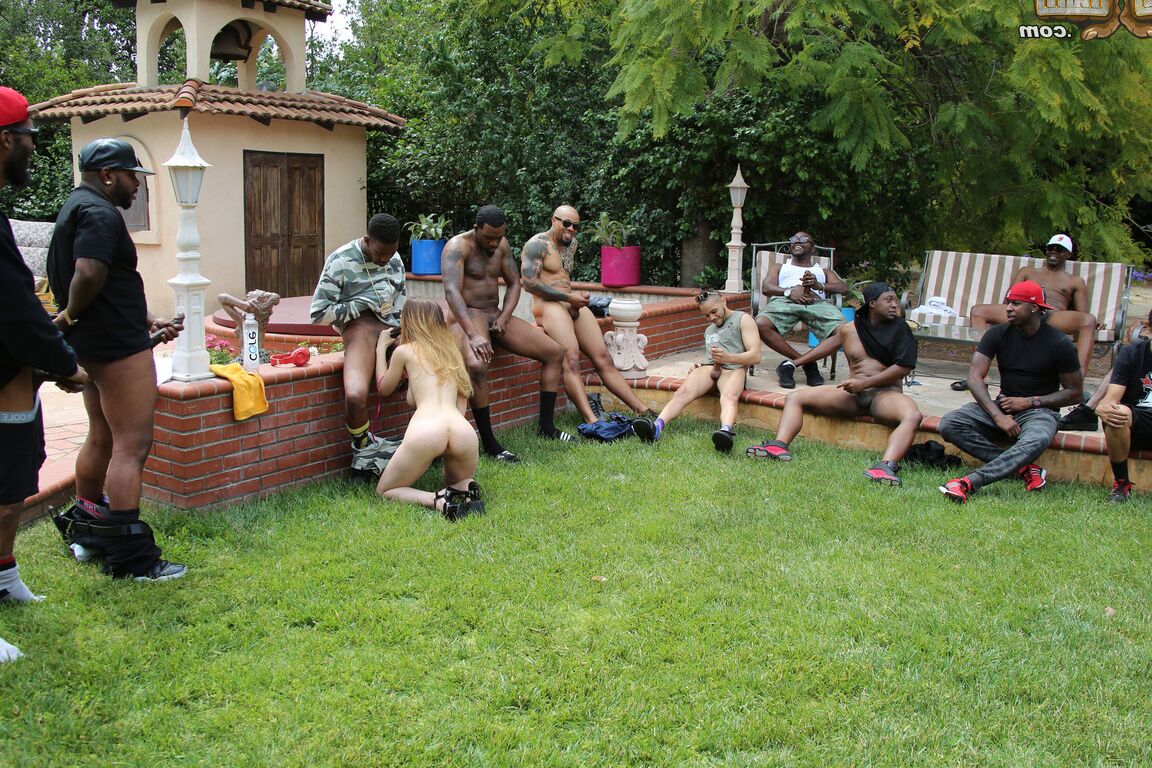 15P White slut Stella Cox gathers a group of black men for an outdoor bukakke fest