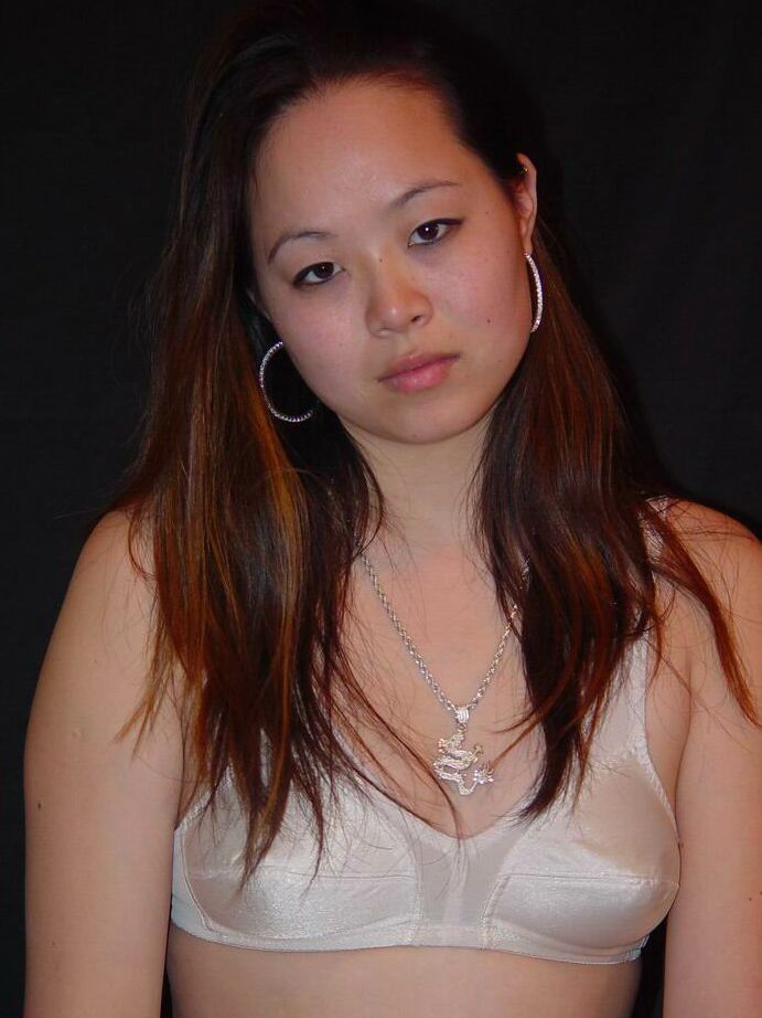 16P Beauty modelo asiático amador China está acariciando seu agarramento preciso