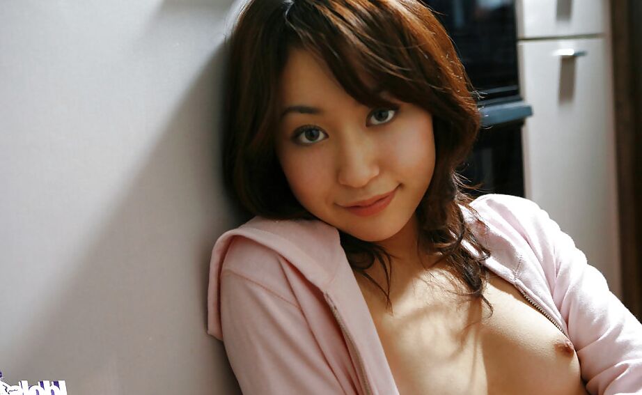 14P Asian cutie Momo Yoshizawa uncovering her titties and teasing her bush