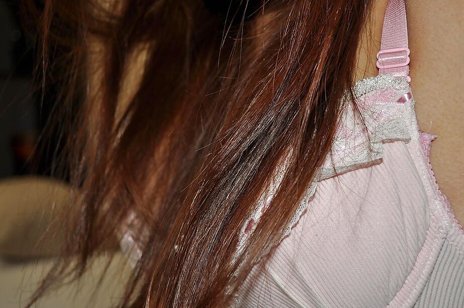 16P Adolescente asiática safada Minami Aida tirando a roupa e brincando com um vibrador