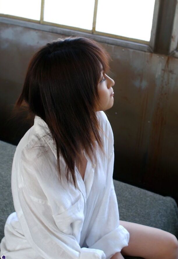 16P Young Japanese girl Sakura Shiratori sets her nice tits and and bush free