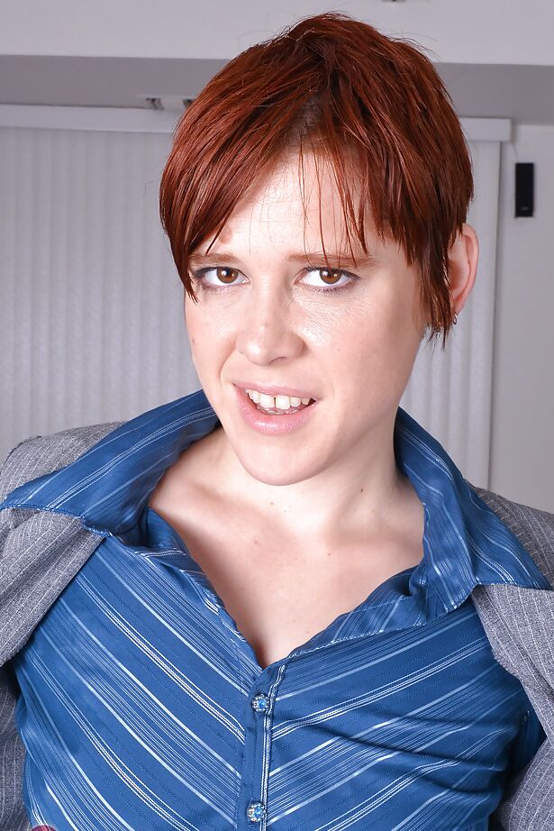 16P Short haired redhead babe Lily Cade sports anal gape while spreading beaver