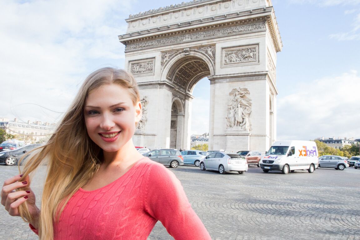 20P La fille blanche Lucy Heart se fait enculer en bas nylon et jarretières sexy