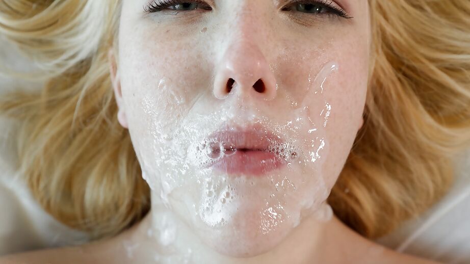 16P La novia adolescente de tetas pequeñas Samantha Rone disfruta de una follada anal dura