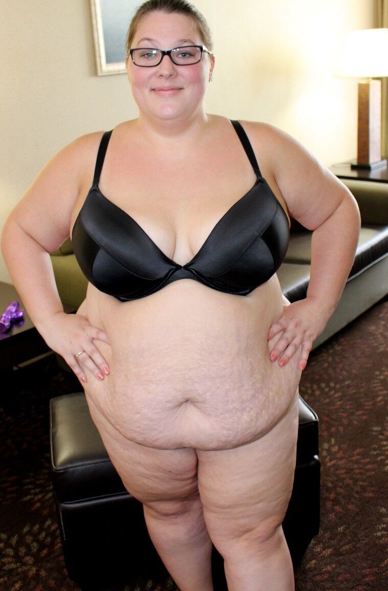 17P SSBBW spits out jizz after sucking off white and black cocks in her glasses
