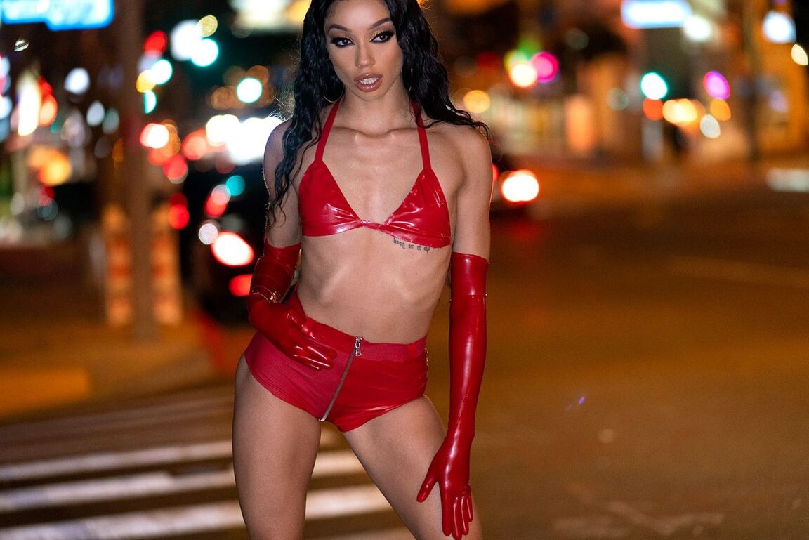 21P Evil Angel Alexis Tae, Jax Slayher, John Strong, Rob Piper
