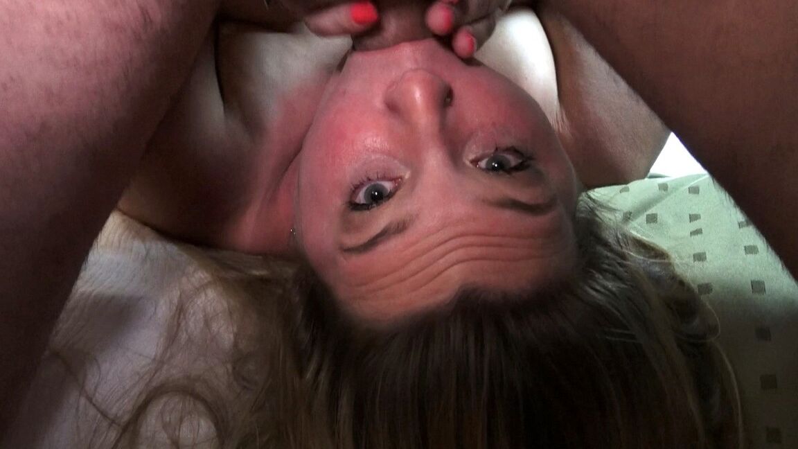 17P SSBBW Ashley Bangs se fait baiser par un mec noir ainsi que par son petit ami blanc