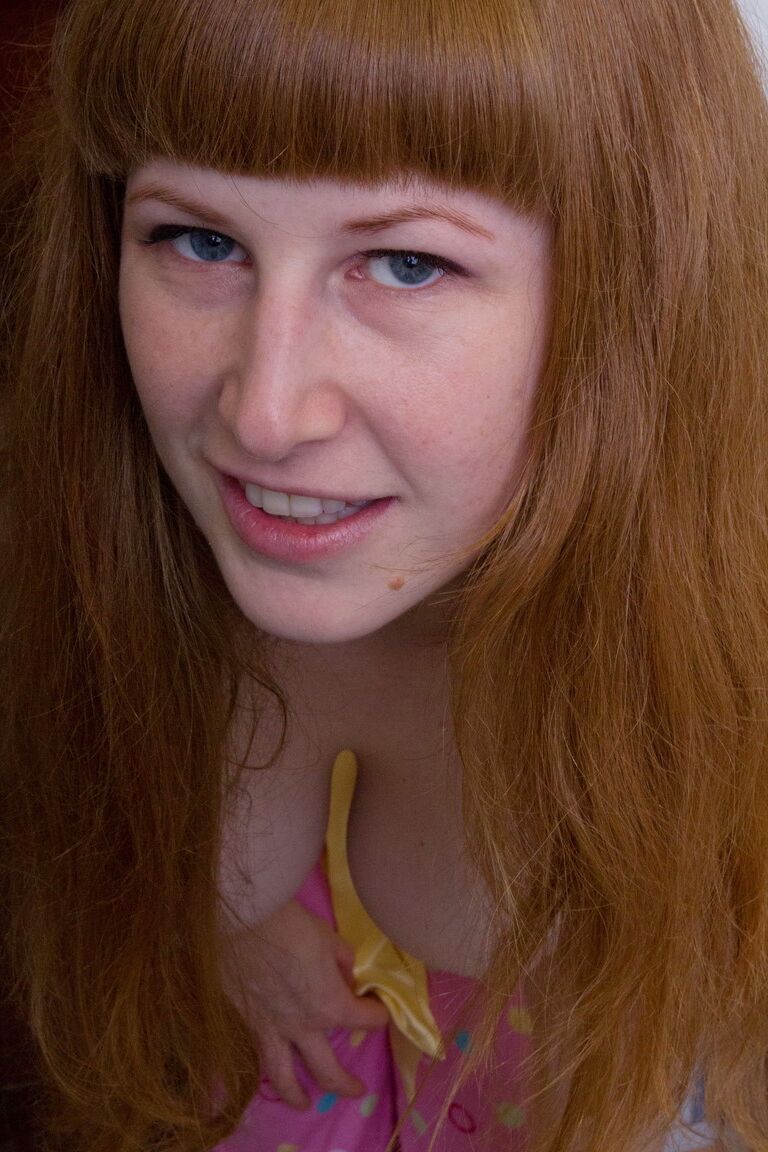 21P Ginger Chloe B dévoile ses gros seins