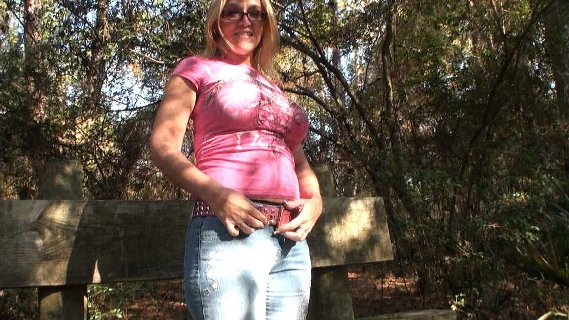 17P Sra. Sirene Exterior MILF