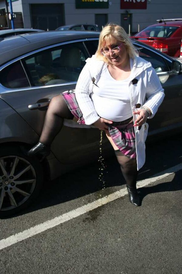 19P Obese blonde Lexie Cummings sports a butt plug while pissing in a parking lot