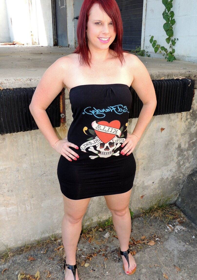 17P Redhead amateur Virgo Peridot flashes tits in public before baring her big ass
