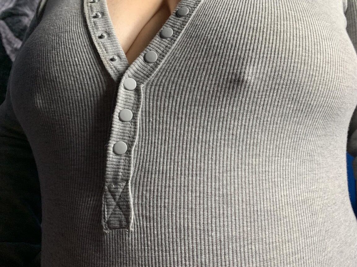 20P Obesa amateur Sexy NE BBW muestra su gran culo después de abrir su coño