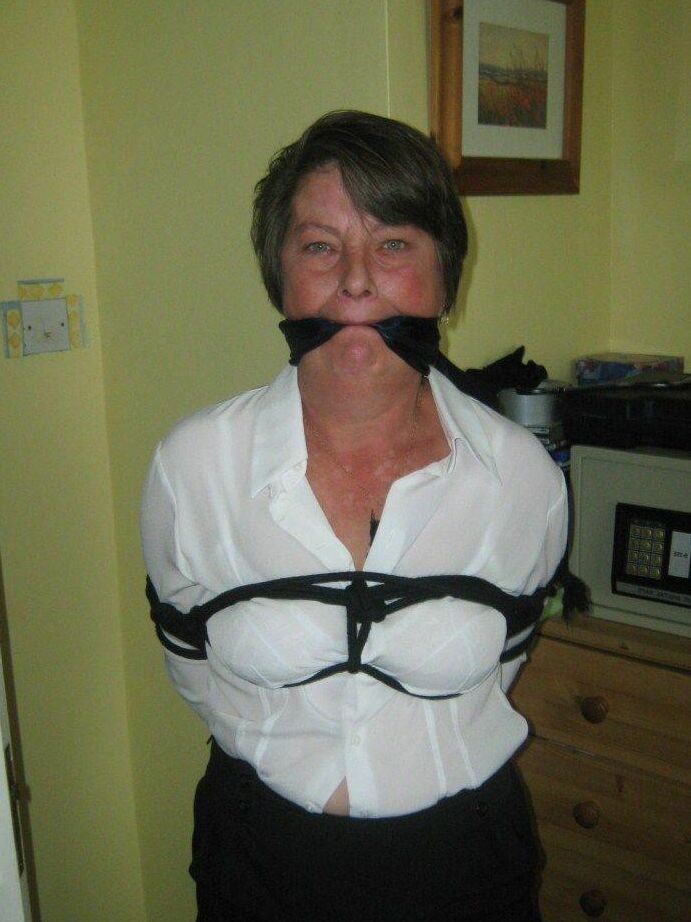 16P Amateurs 13Amateur,Bondage,Damsel In Distress