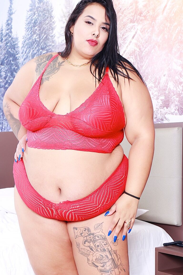 16P Mujer gorda y sexy se quita la ropa interior y muestra su bpdy desnudo y gordo jugoso para