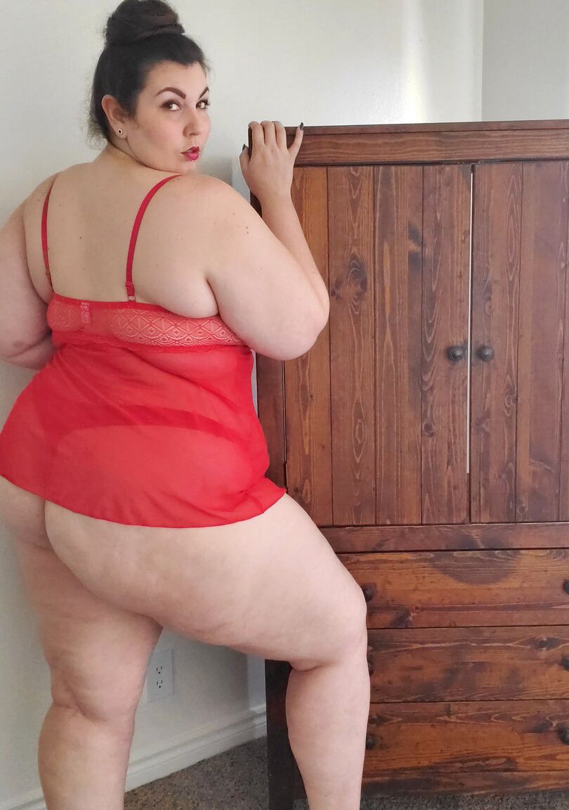 15P Fatty in a red negligee Lady Sublime flaunts her big juggs while sucking a toy