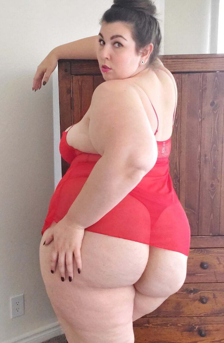 15P Fatty in a red negligee Lady Sublime flaunts her big juggs while sucking a toy