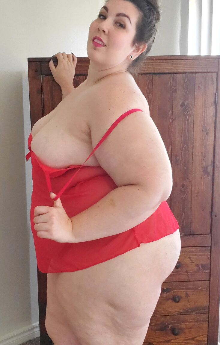 15P Fatty in a red negligee Lady Sublime flaunts her big juggs while sucking a toy