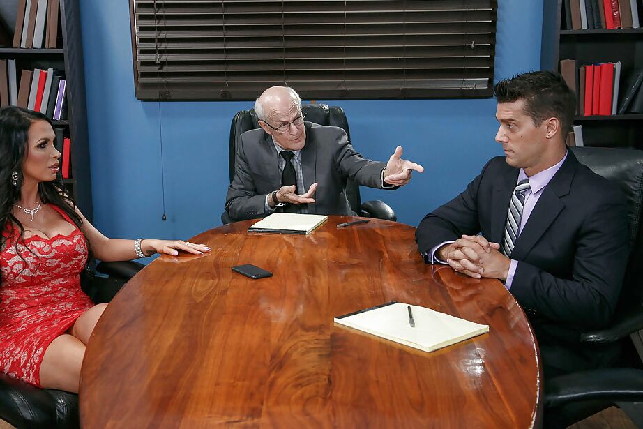 16P Las traviesas Alex Grey y Nikki Benz chupan pollas blancas y negras