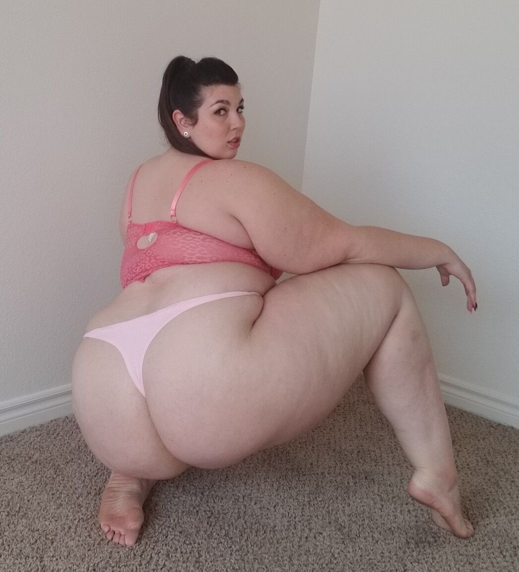 19P Impressionante MILF gorda Lady Sublime exibindo seus peitos grandes