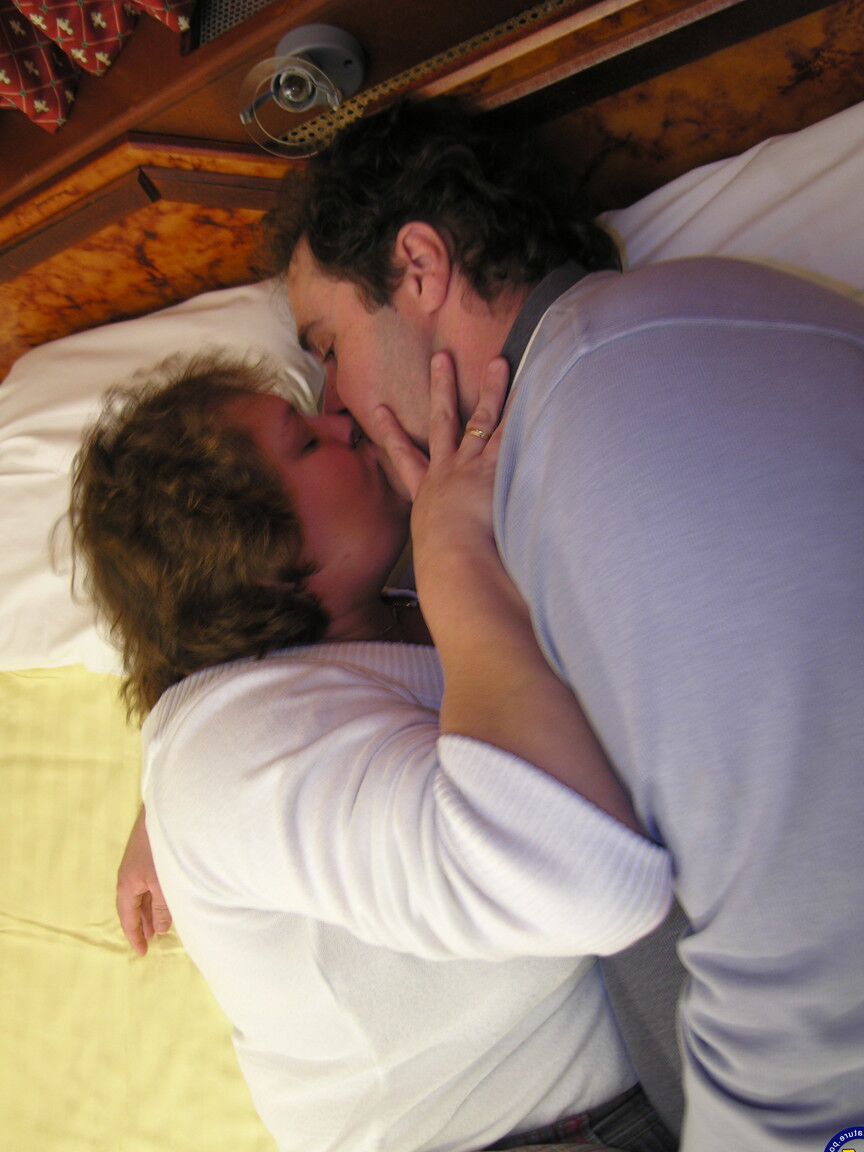 21P Mature BBW Gerry se fait baiser par son amant poilu et donne un BJ dans un 69