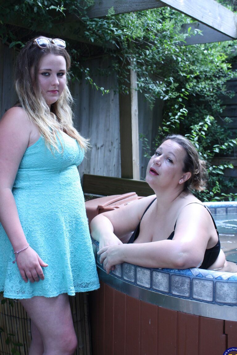 21P Chubby mature lesbian Eva Jayne licks a hot babe's toes after a tonguing