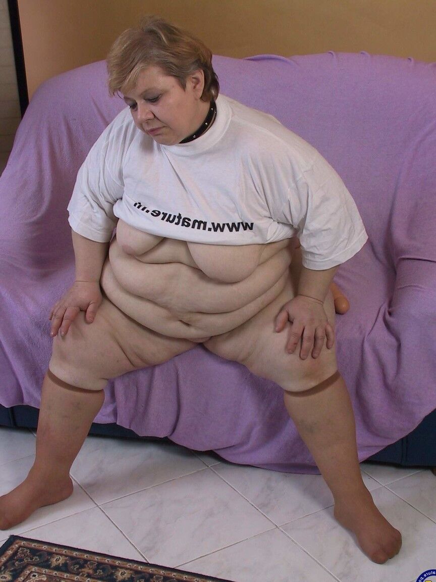 21P BBW abuela Vida chupando un consolador