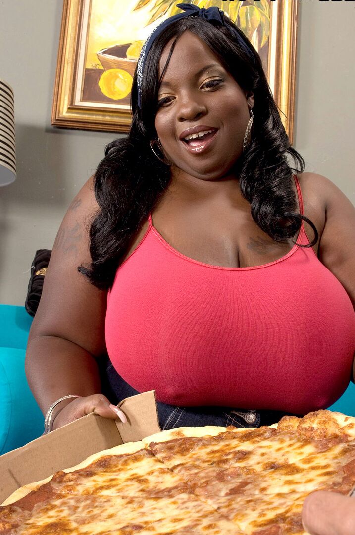 17P Busty ebony fatty Diamond Knights gets a hard shaft from a pizza delivery guy