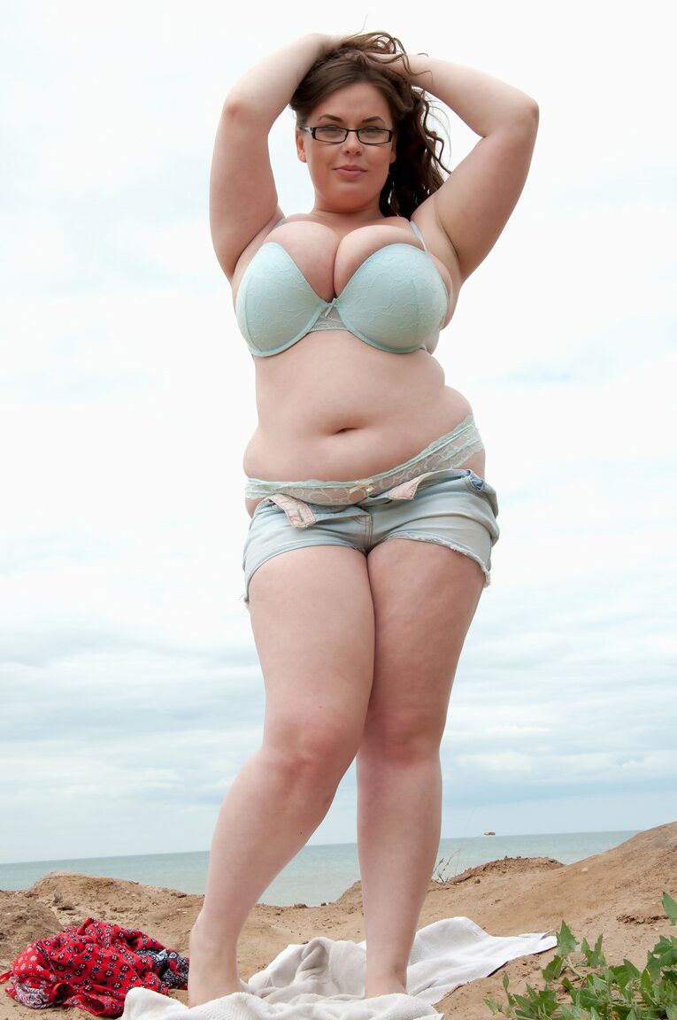 14P Gina G strips and showing her juggs and round ass on a beach